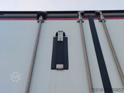 SCHMITZ CARGOBULL SKO24 ThermoKing SLXi 300