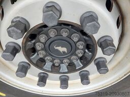 SCHMITZ CARGOBULL SKO 24 Thermo King SLXi 300