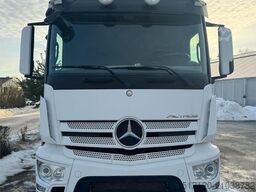 Mercedes-Benz Actros 1836 4x2 box truck with tail lift and side