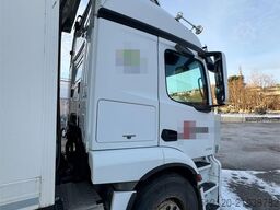 Mercedes-Benz Actros 1836 4x2 box truck with tail lift and side