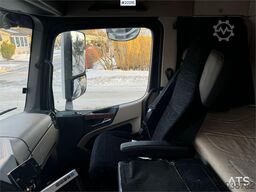 Mercedes-Benz Actros 1836 4x2 box truck with tail lift and side