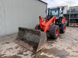 Kubota R 082