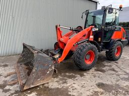 Kubota R 082