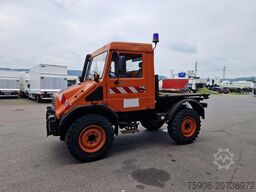 Mercedes Unimog