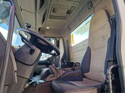 Renault Premium Lander