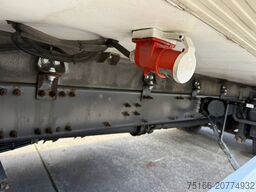 VOLVO FM 370 Kühlkoffer 7,80 m LBW 2 T*THERMOKING