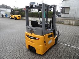 Jungheinrich EFG 213 - Freihub - wenig Stunden