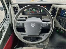 Volvo FM 420 Globetrotter 6x2 - Box with sidedoors - ...