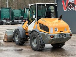 LIEBHERR L506C Schaufel/Palettengabel