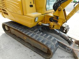 Takeuchi TB 235 mit Powertilt
