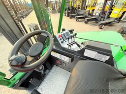 Combilift C4000CB TRIPLEX 5200MM FREE-LIFT TOP 1