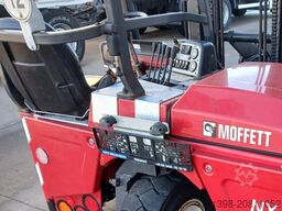 MOFFETT 4 Wege Mitnahmestapler M4 25.4 /ALLRAD nur 650h