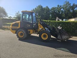 JCB 407