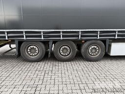 Schmitz Cargobull Curtainsider Coil Getränke