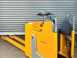 Jungheinrich ERE 225 - Service Neu-2.400mm Gabeln -Batterie 83%