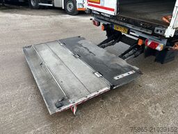 Kögel S 24 / Box / Loadlift 2000 kg / Lift axle / APK...