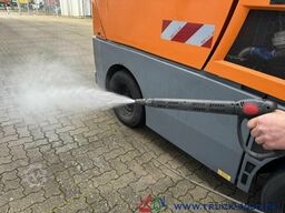 Dulevo DULEVO 2000 3 Besen- 4x4Allrad- 4 Radlenkung