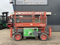 SKYJACK SJ6826RT Schaarhoogwerker SCISSOR 2014 4X4 Kubota 10mtr Werkhoogte