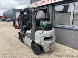 NISSAN UD02A25PQ Triplo 475 Freelift/Sideshift LPG 2005