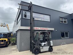 NISSAN UD02A25PQ Triplo 475 Freelift/Sideshift LPG 2005