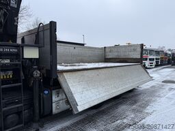 Volvo FM410 8X4 Kipper mit Kran HIAB 244-5