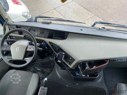 Volvo FH 13.500 Globetrotter / 6x2/4 / 2x Tank