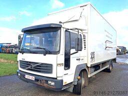 Volvo FL 180 Horses Transport