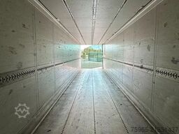 SCHMITZ CARGOBULL SKO 24 THERMO KING SLX 200 ONLY 3645 ENGINE HOUR