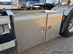 Renault D-Wide Vrachtwagen / Trekker Registratie, Trekh...