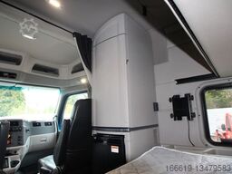 PETERBILT 579