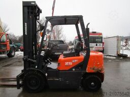 Doosan D25G - Triplex 6,10m + Seitenschieber
