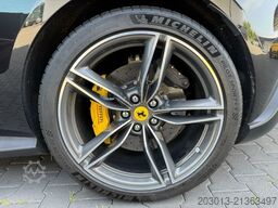 FERRARI Roma Coupe Schwarz