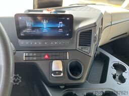 Mercedes-Benz Actros 2124 / 2023 / 18 Ton / Box / Laadklep