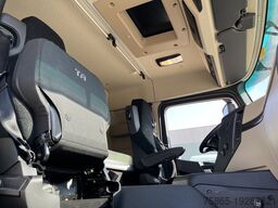 Mercedes-Benz Actros 2124 / 2023 / 18 Ton / Box / Laadklep