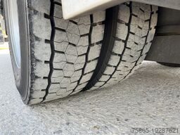 Mercedes-Benz Actros 2124 / 2023 / 18 Ton / Box / Laadklep