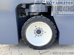 Combilift CB2500 GAS TRIPLEX 4900 FORK POSITIONER