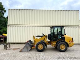 CATERPILLAR 907M / 2018 BJ / Schaufel + Gabel