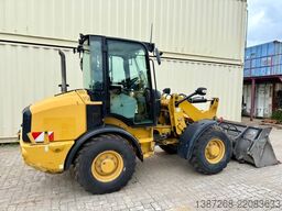 CATERPILLAR 907M / 2018 BJ / Schaufel + Gabel