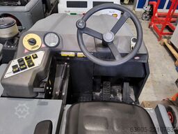 Kärcher Kehrmaschine KM 130/300 RLPG