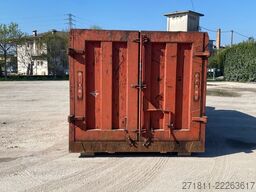  CONTAINER SCARRABILE USATO A CIELO APERTO CON GRU