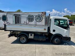 Nissan NT 400