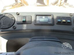 NEW HOLLAND LB 115-4PS, Reifen neuwertig