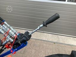 SOLIS 26 4WD 24.5 PK minitractor NIEUW + frontlader / GAZONBANDEN