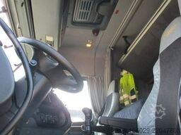 DAF XF 6x4 mit Kran und Space Cab