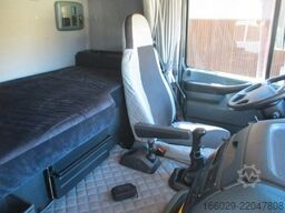 DAF XF 6x4 mit Kran und Space Cab