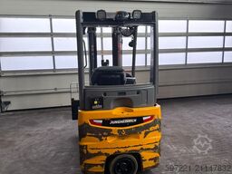 Jungheinrich EFG216k Triplex Lithium