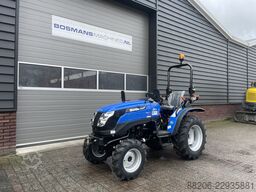 SOLIS 26 minitractor NIEUW brede landbouwbanden