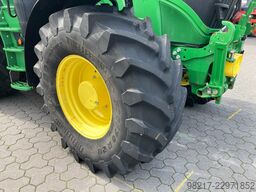 John Deere 6R215