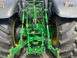John Deere 6R215
