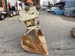 KOMATSU PC210LC-8 Oilquick 2x Schaufeln